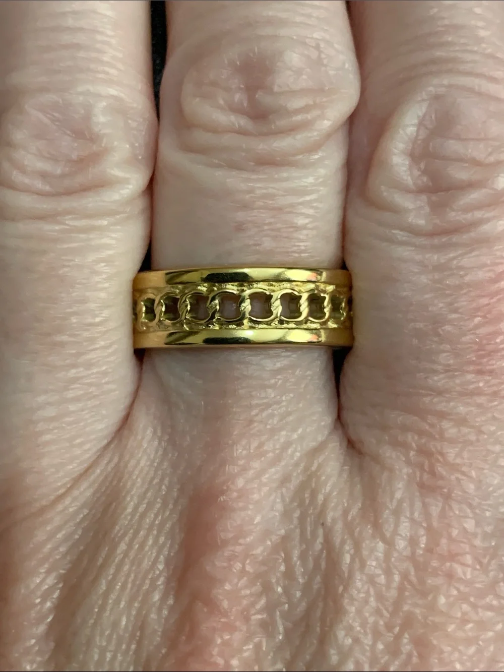 NWT Gold tone cut out ring size 7.75